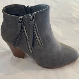 Stylish Gray Ankle Boots. Size 10. NWOB